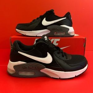 NEW In BOX, NIKE AIR MAX / Woman’s Size 9.5